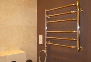 Установка электрического полотенцесушителя в ванной в Коврове